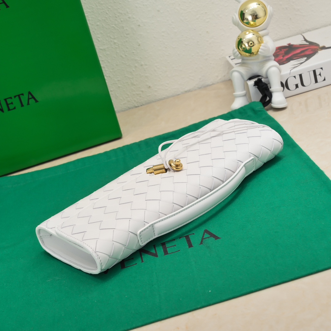 Bottega Veneta Clutch Bags